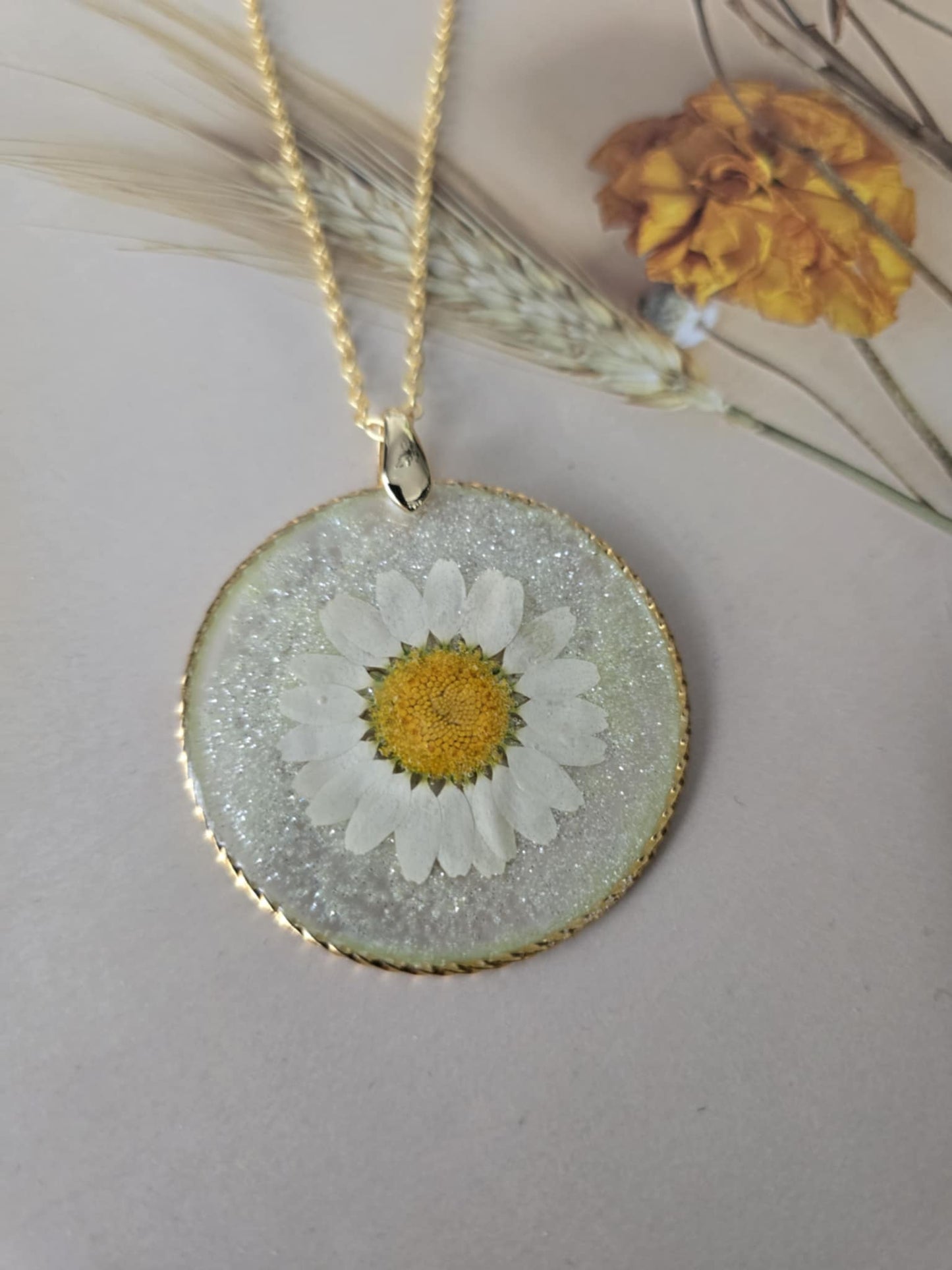 Pendentif marguerite au naturel