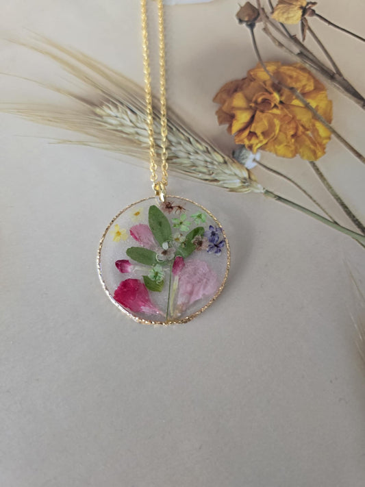 Pendentif féminine floral