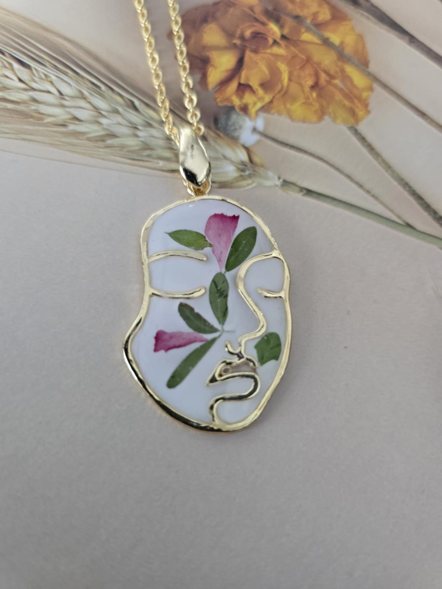 Pendentif floral visage