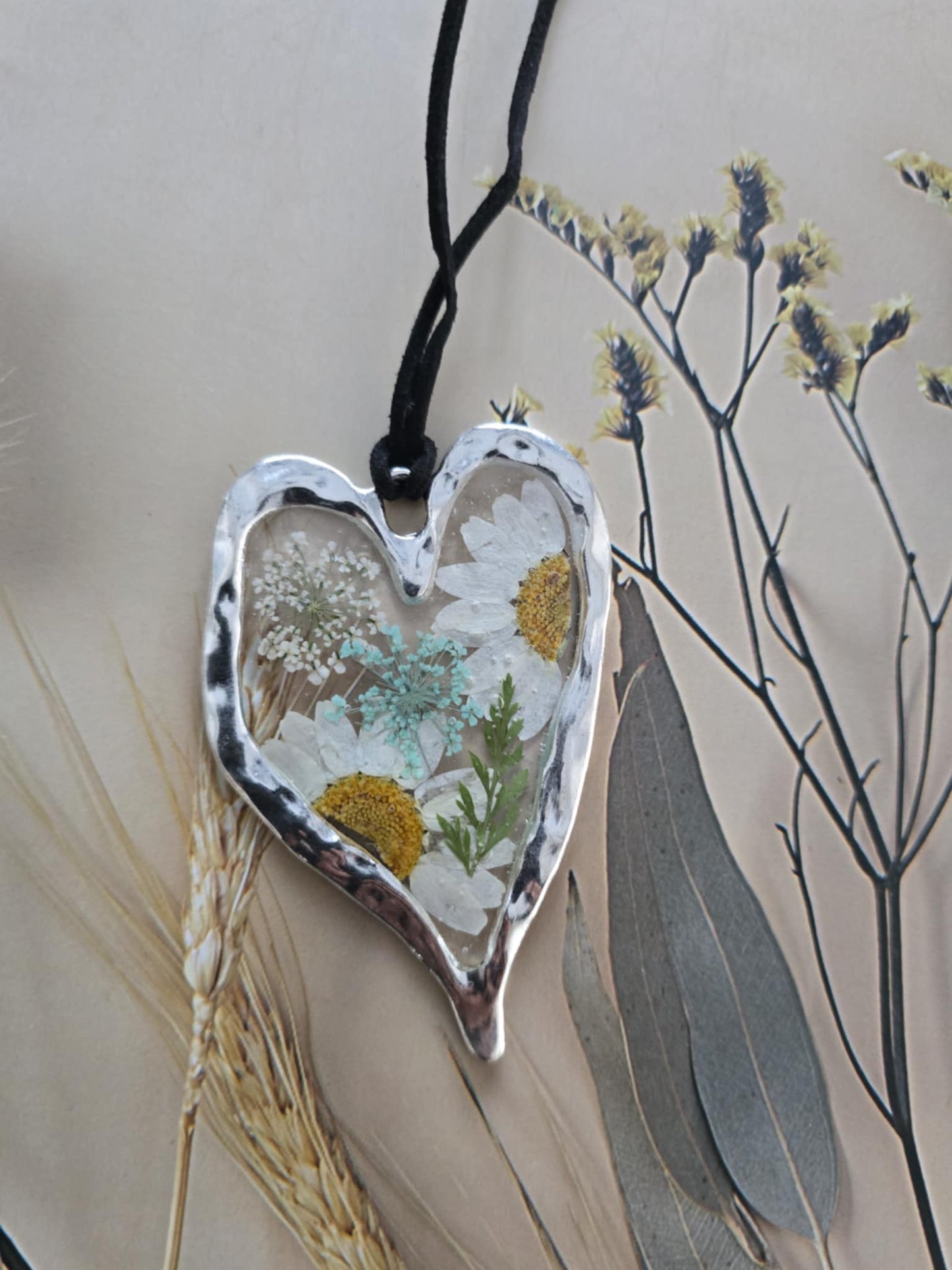 pendentif argenté floral fraiche