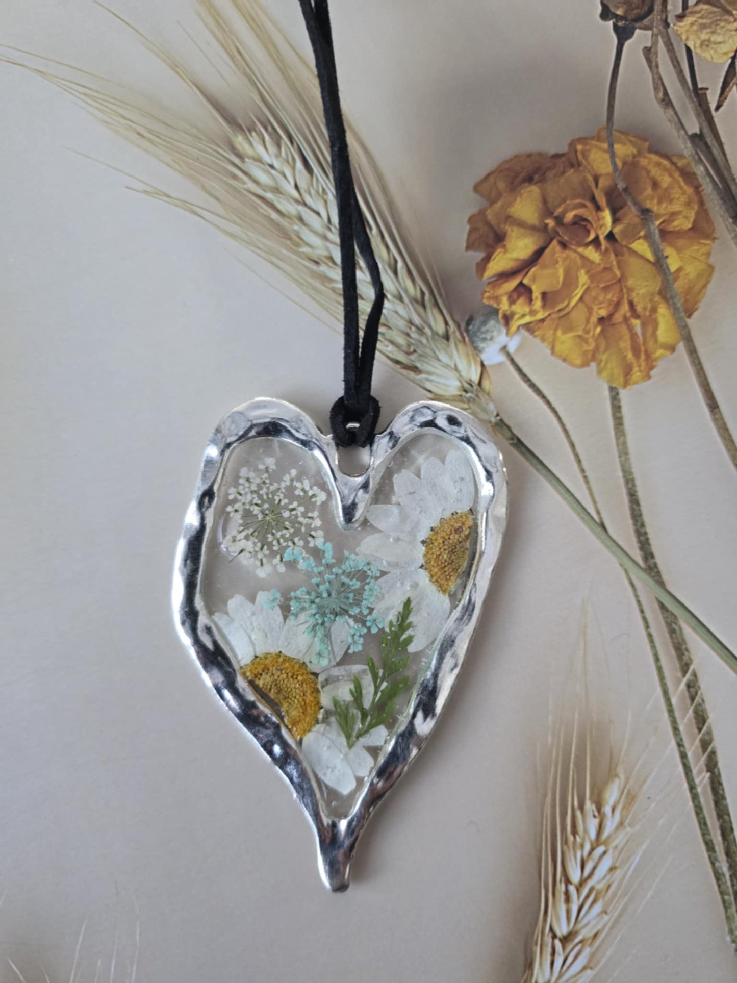 pendentif argenté floral fraiche