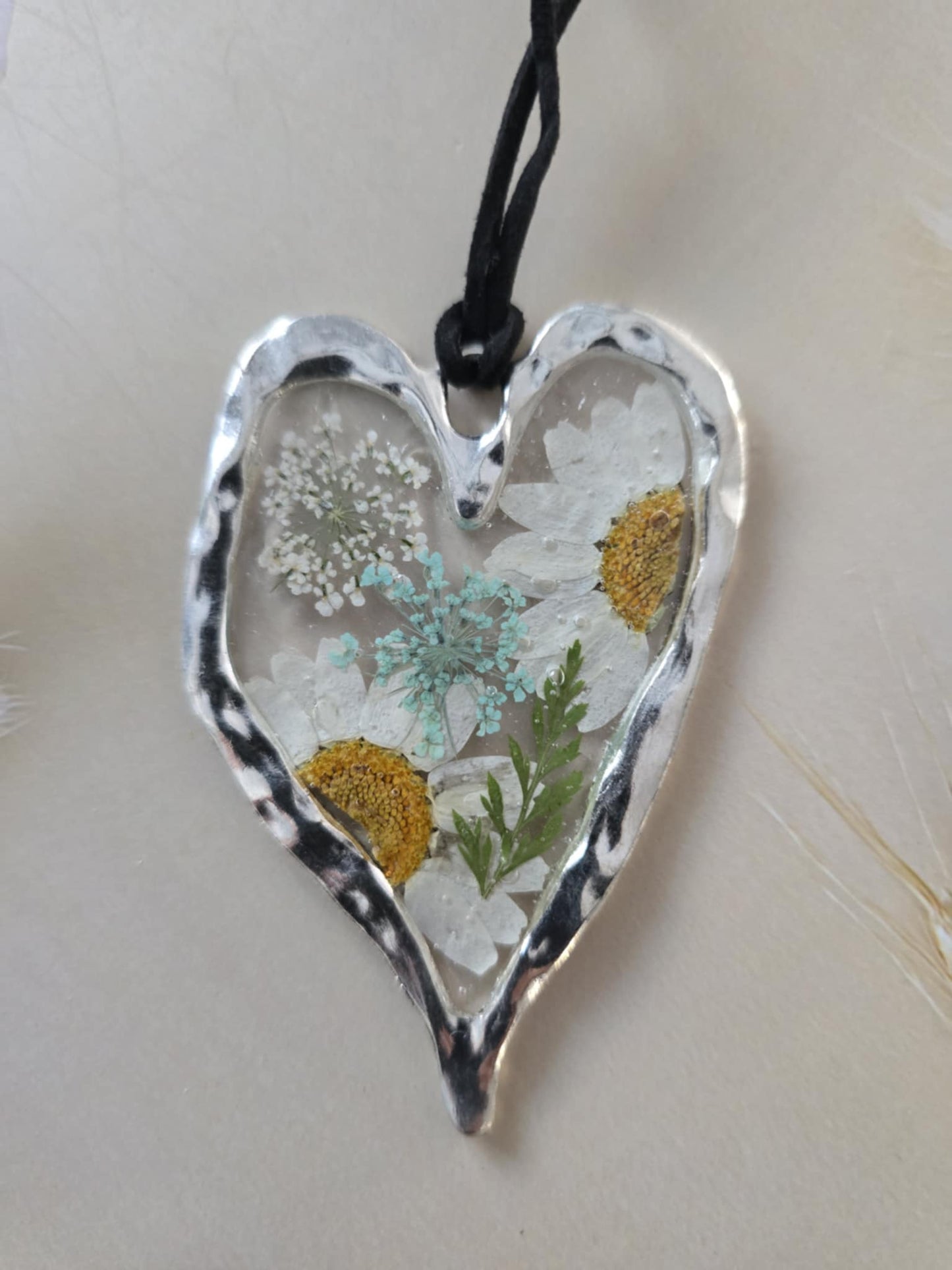 pendentif argenté floral fraiche