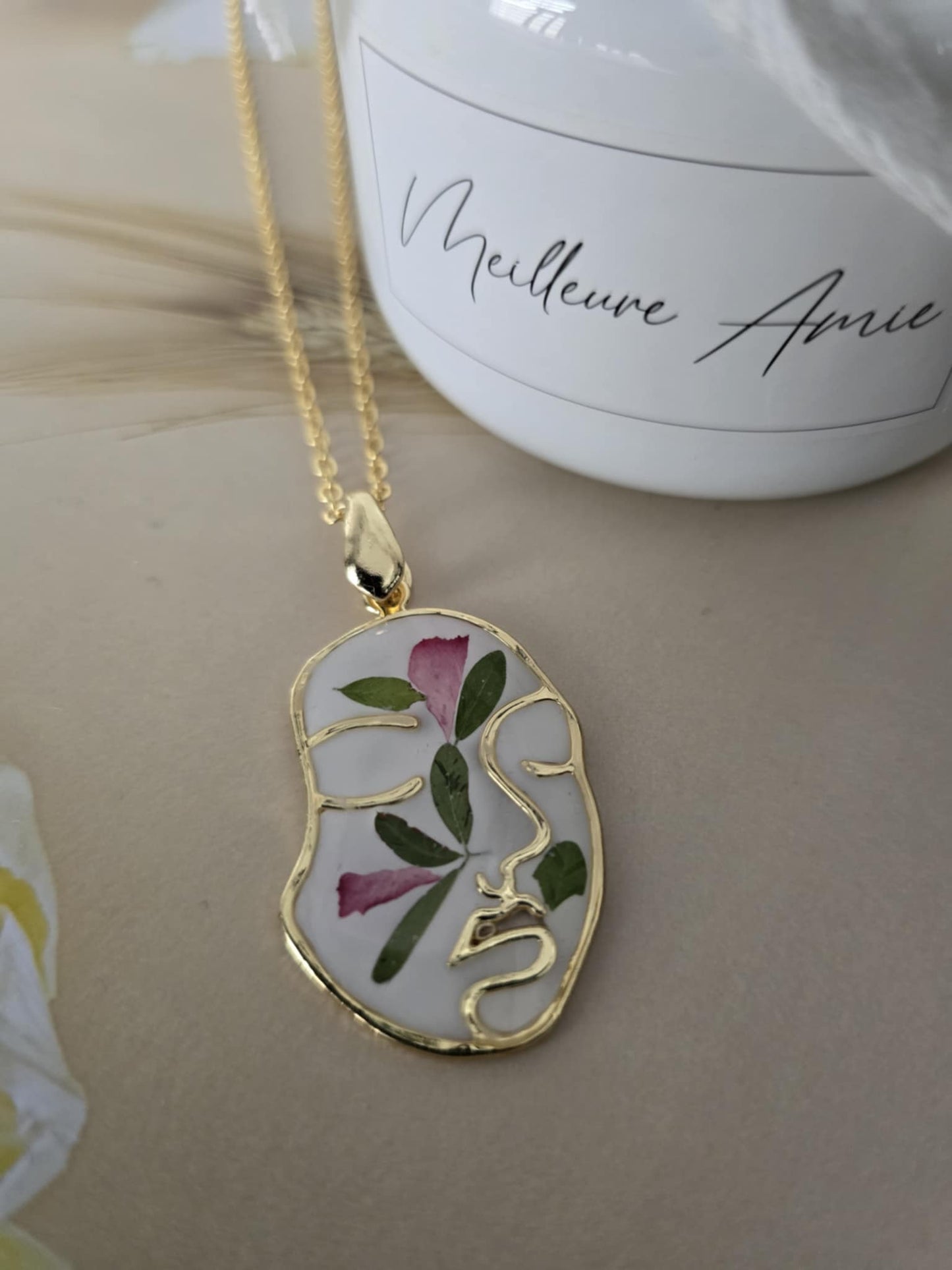 Pendentif floral visage