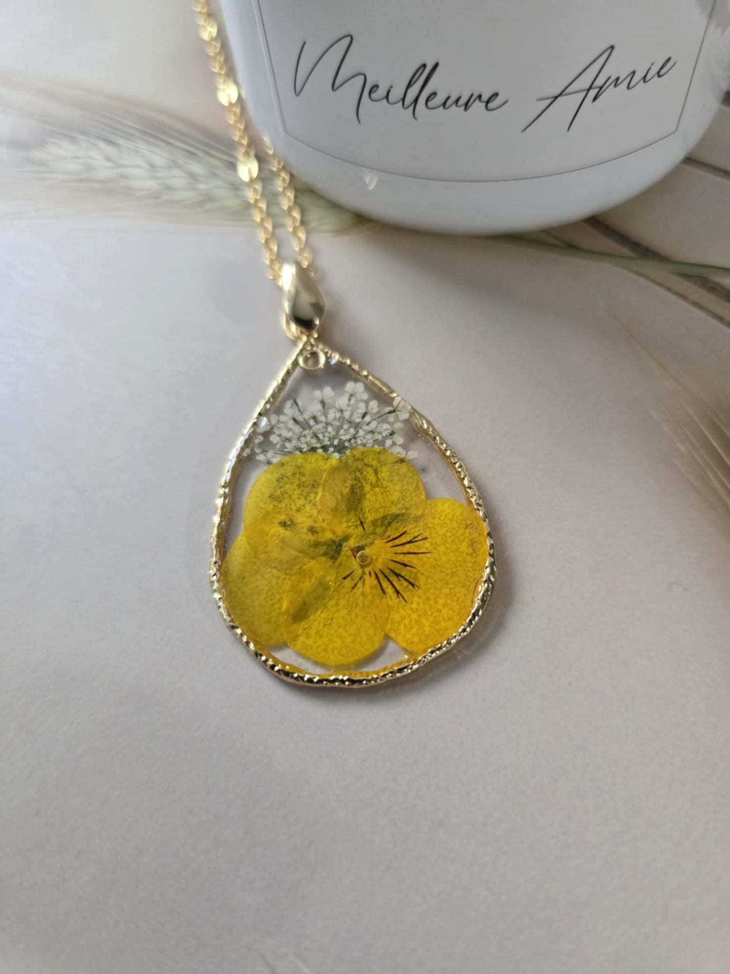 Pendentif floral une pensée pour toi
