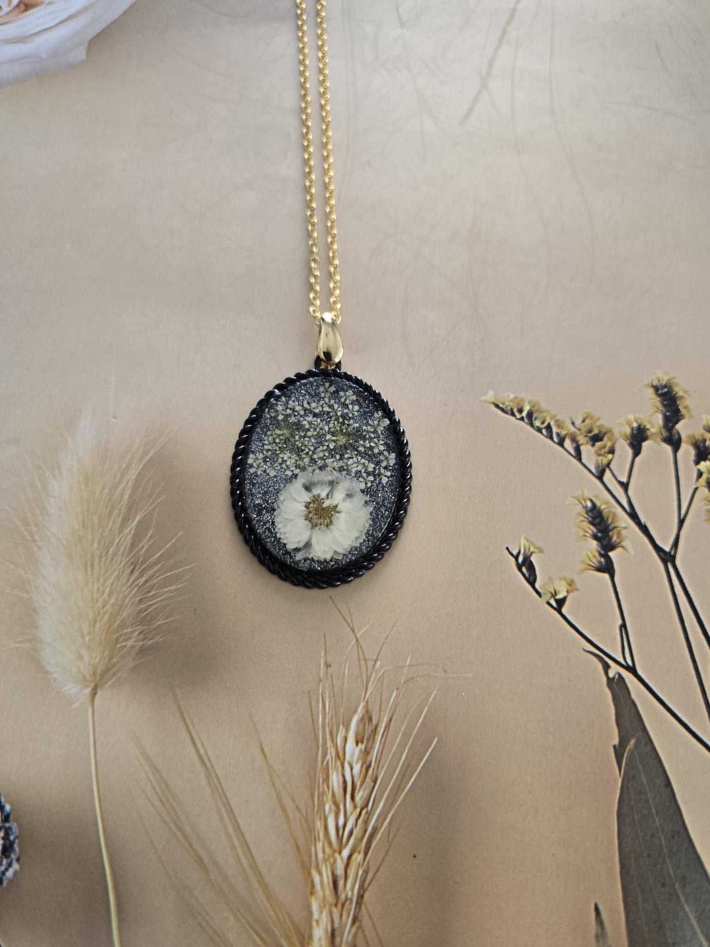 Pendentif fleur blanche nature