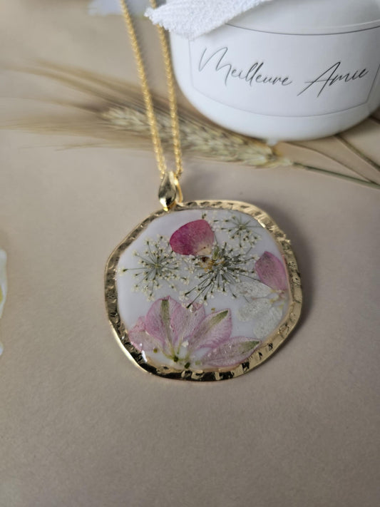 Pendentif touche de douceur en fleur