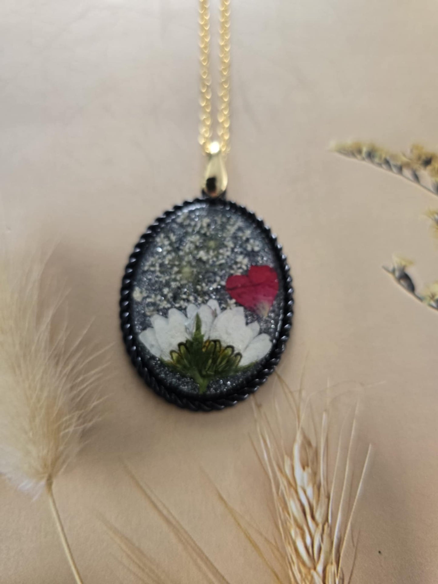 Pendentif floral brillance paillette