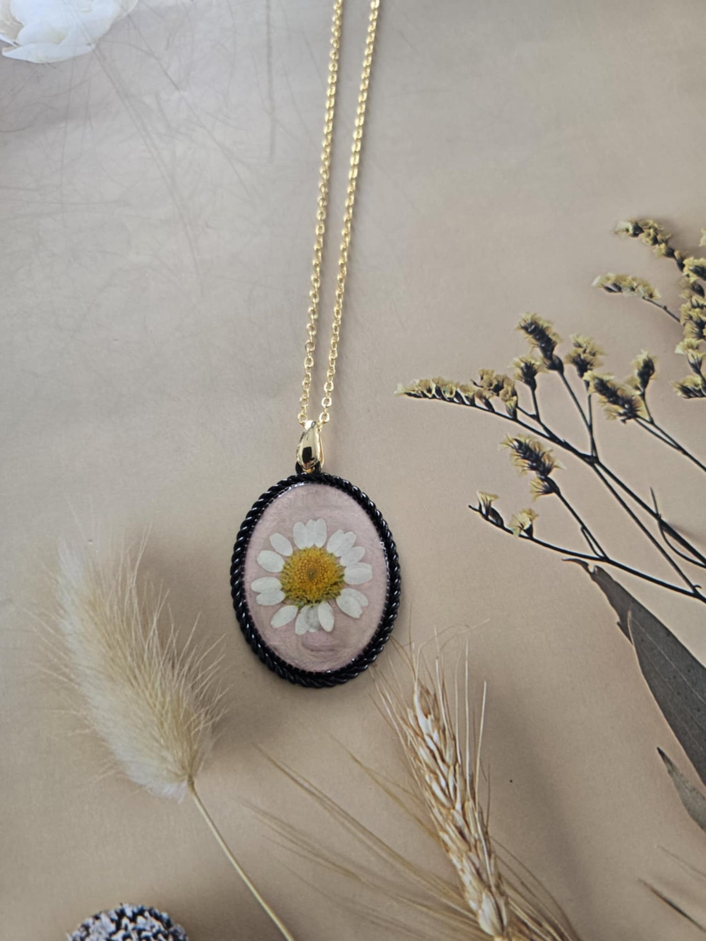 Pendentif marguerite nacré rose