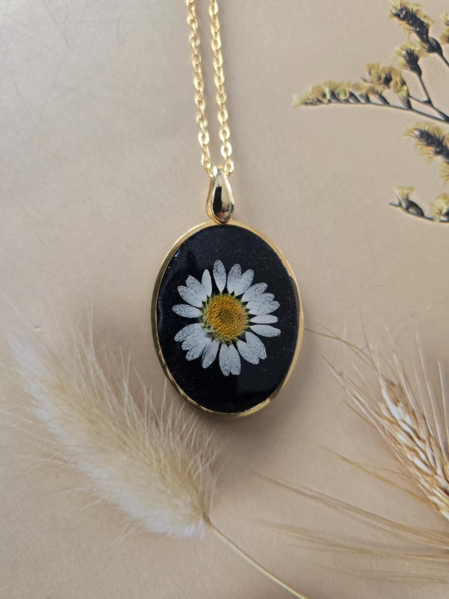 Pendentif floral marguerite vibrante