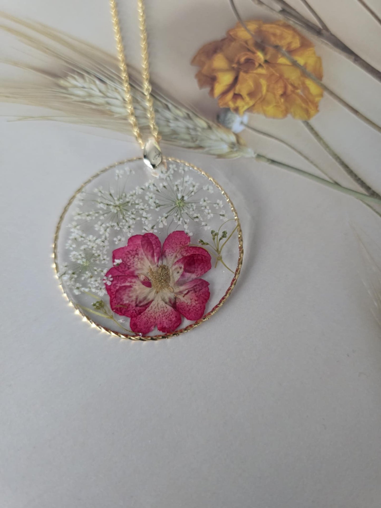 Pendentif floral sincérité