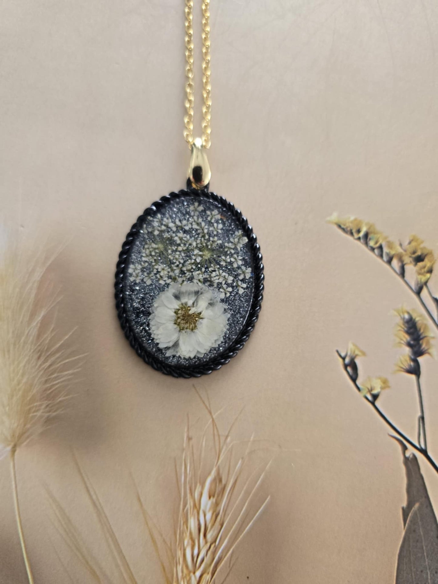 Pendentif fleur blanche nature