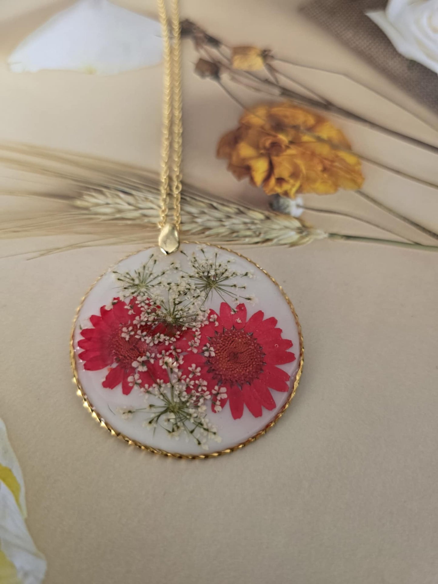 Pendentif floral surprenant
