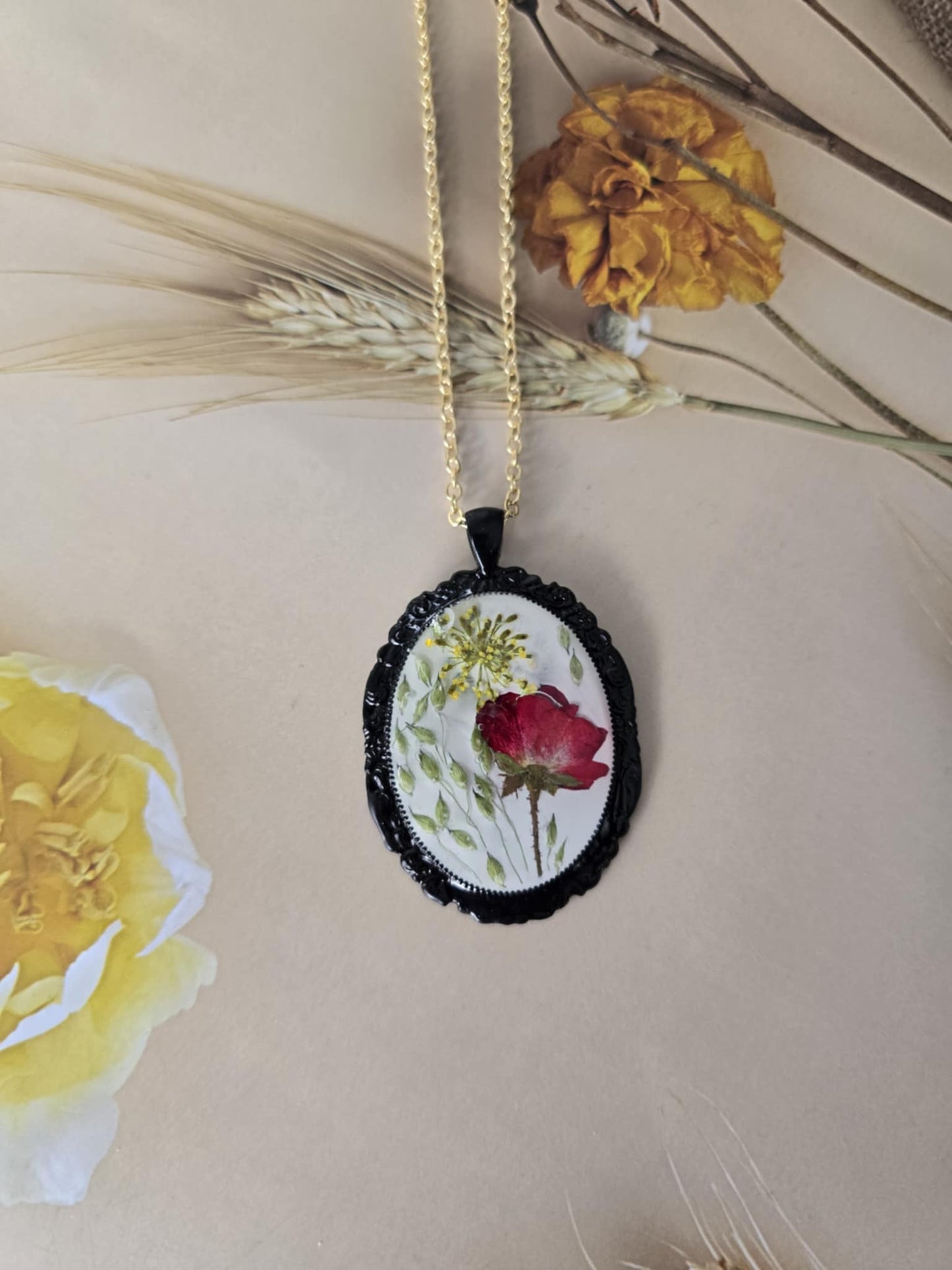 Pendentif noir désirable floral