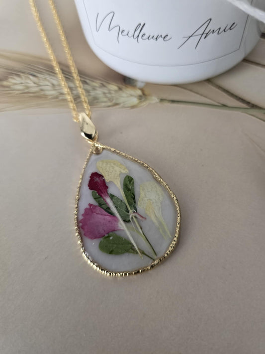 Pendentif floral en forme de goutte