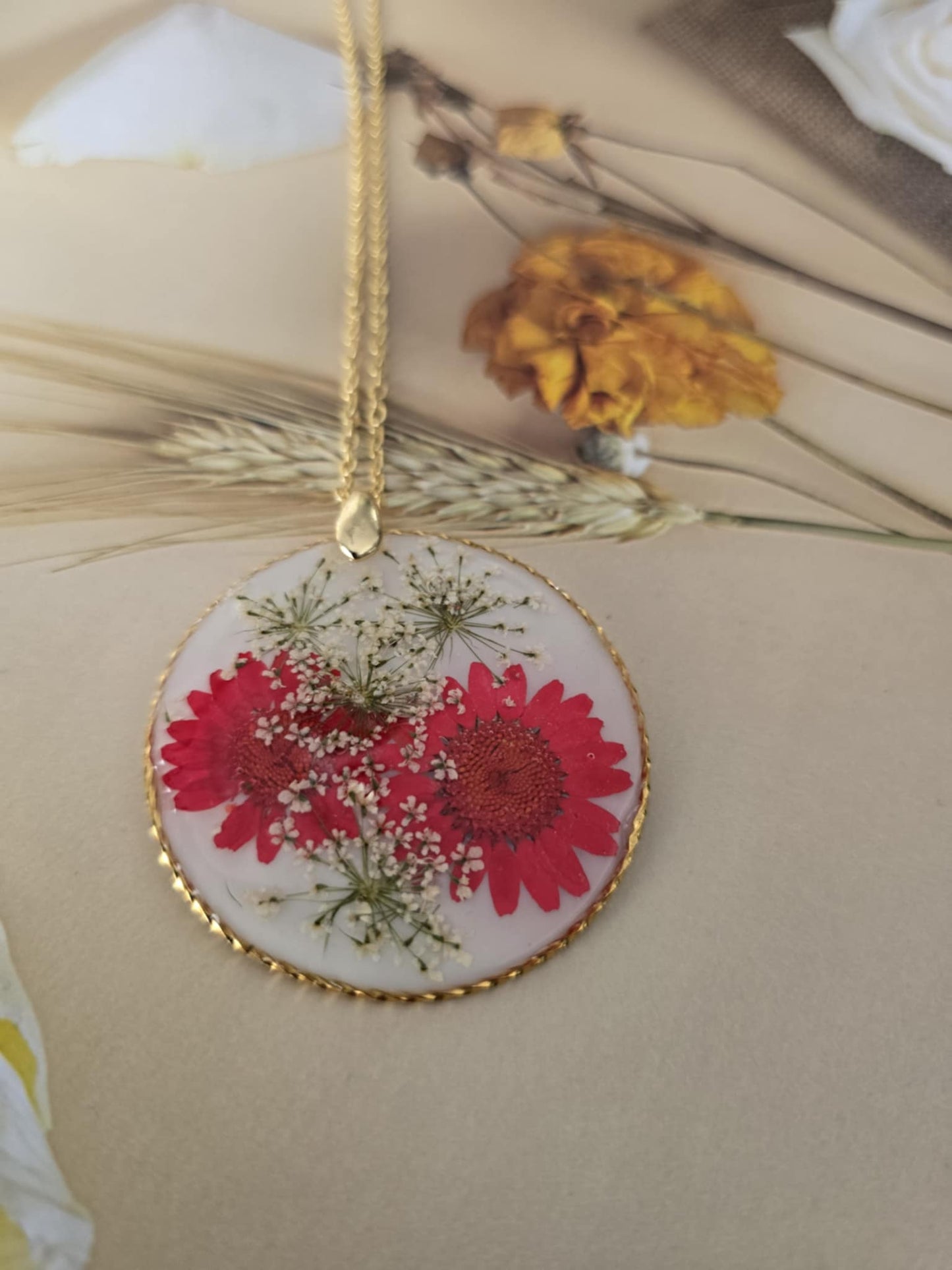 Pendentif floral surprenant