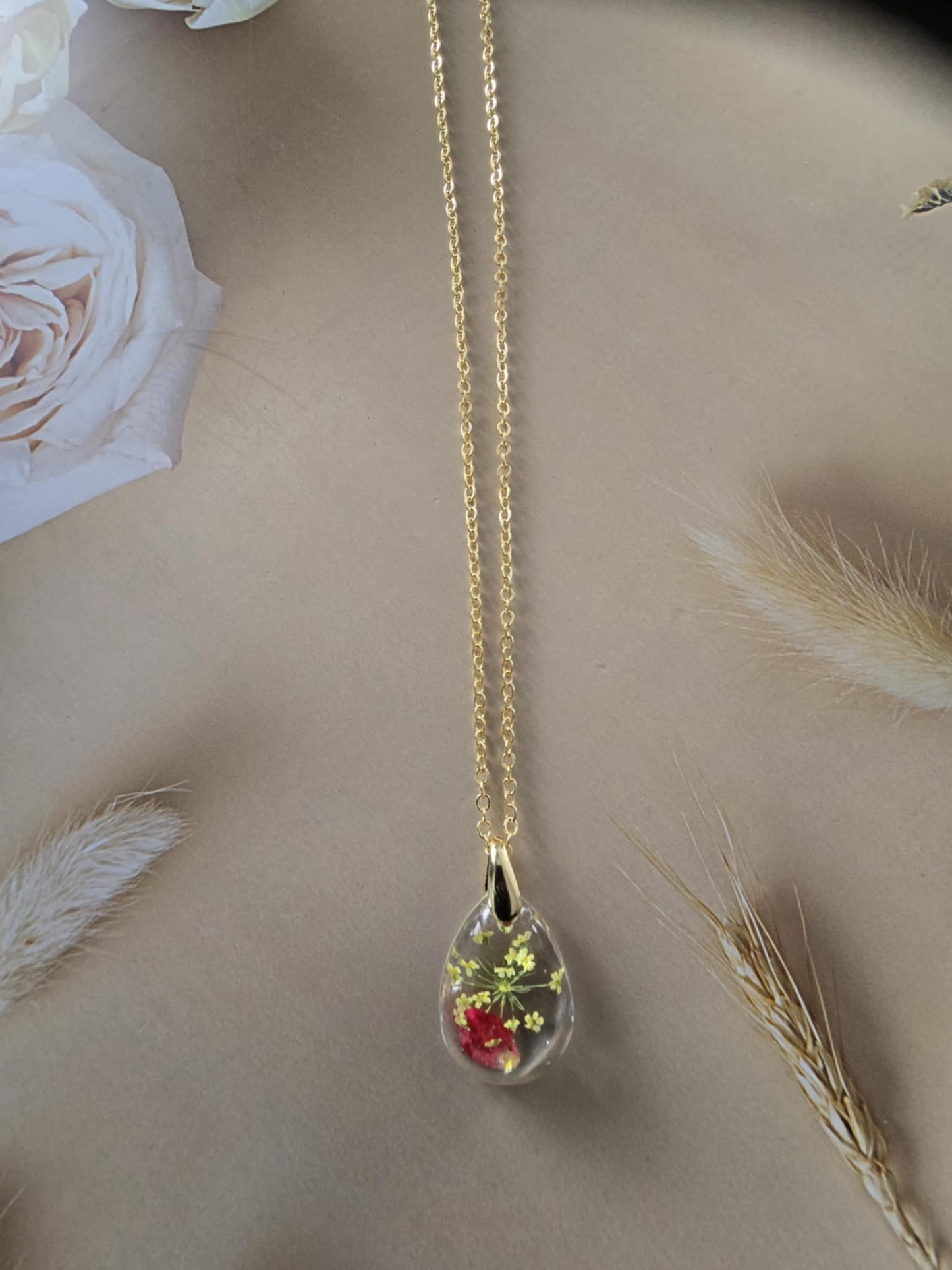 Pendentif floral flottant