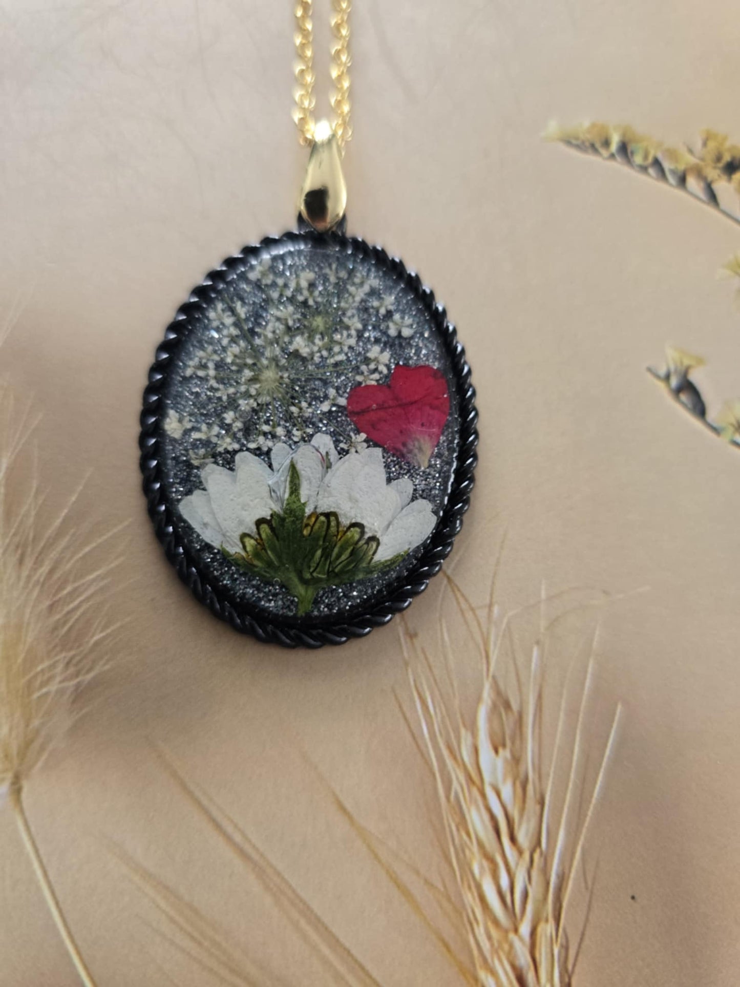 Pendentif floral brillance paillette