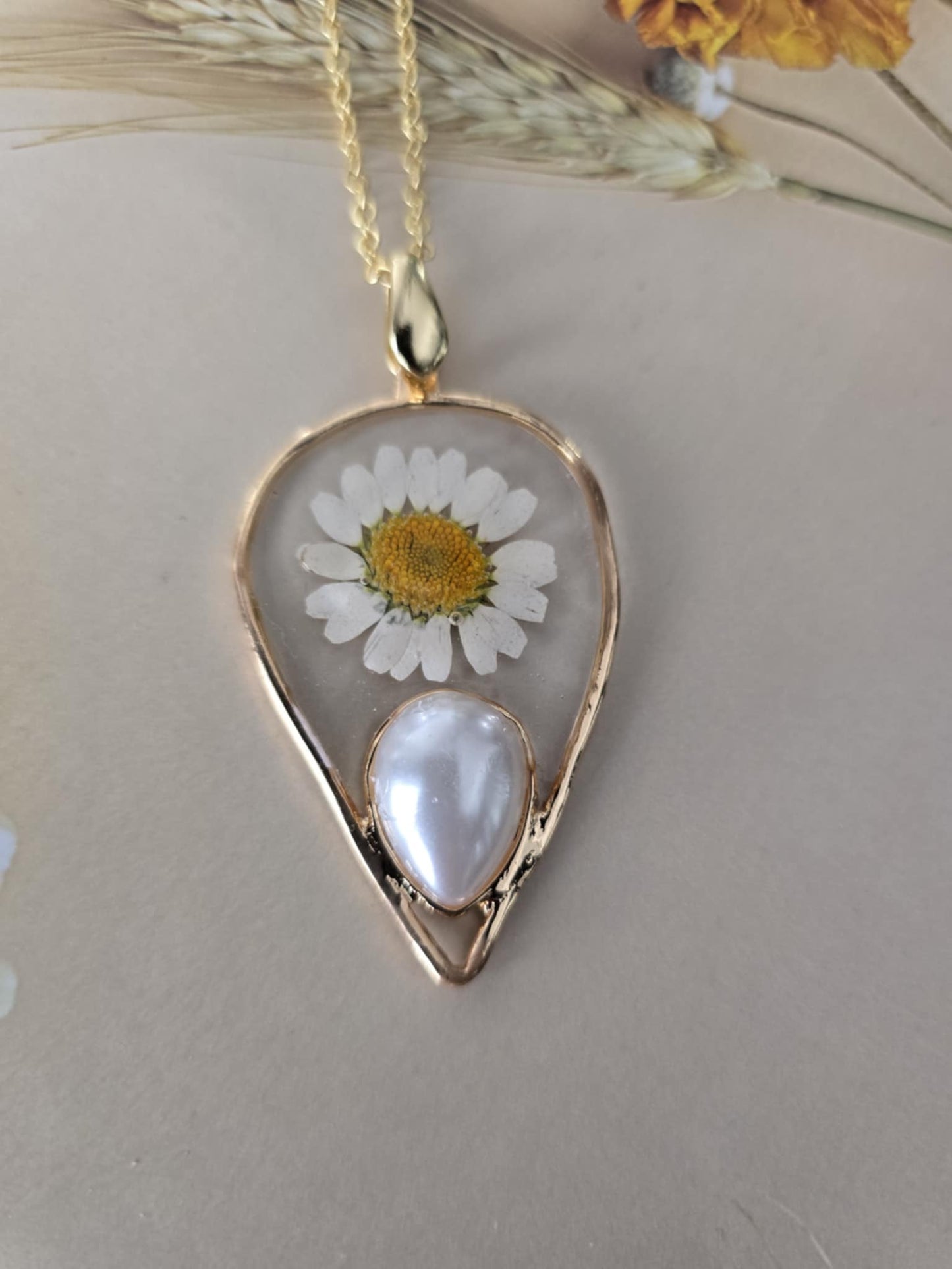 Pendentif perle synthétique marguerite