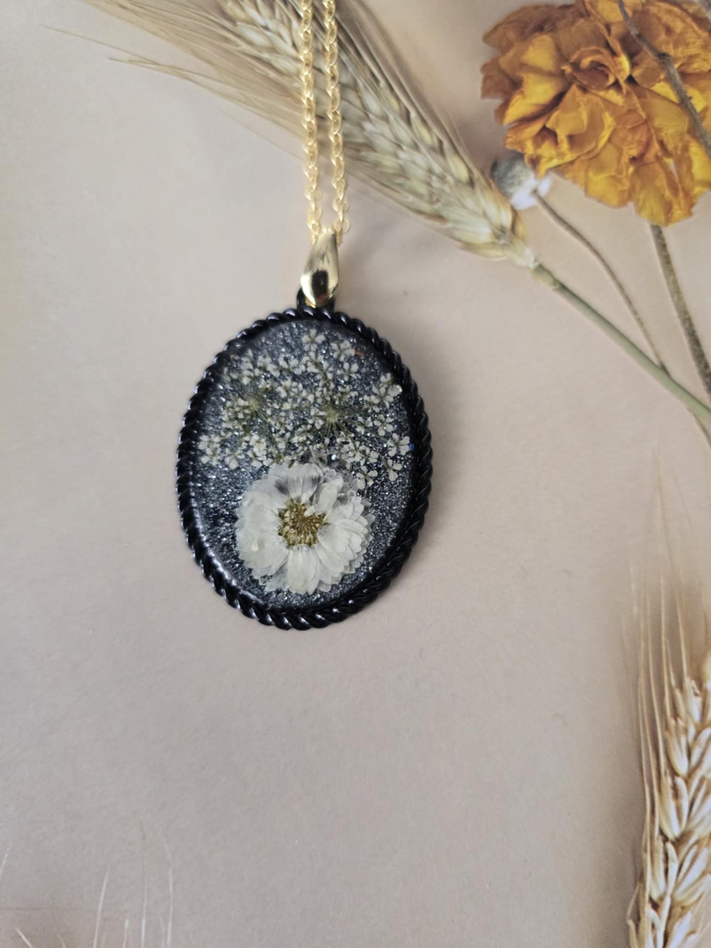 Pendentif fleur blanche nature