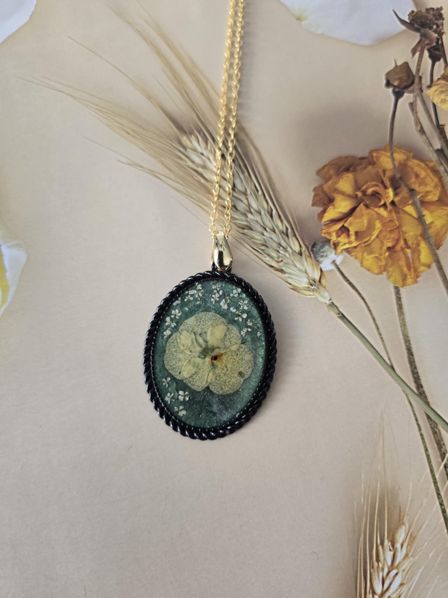 Pendentif petite pétale jaune