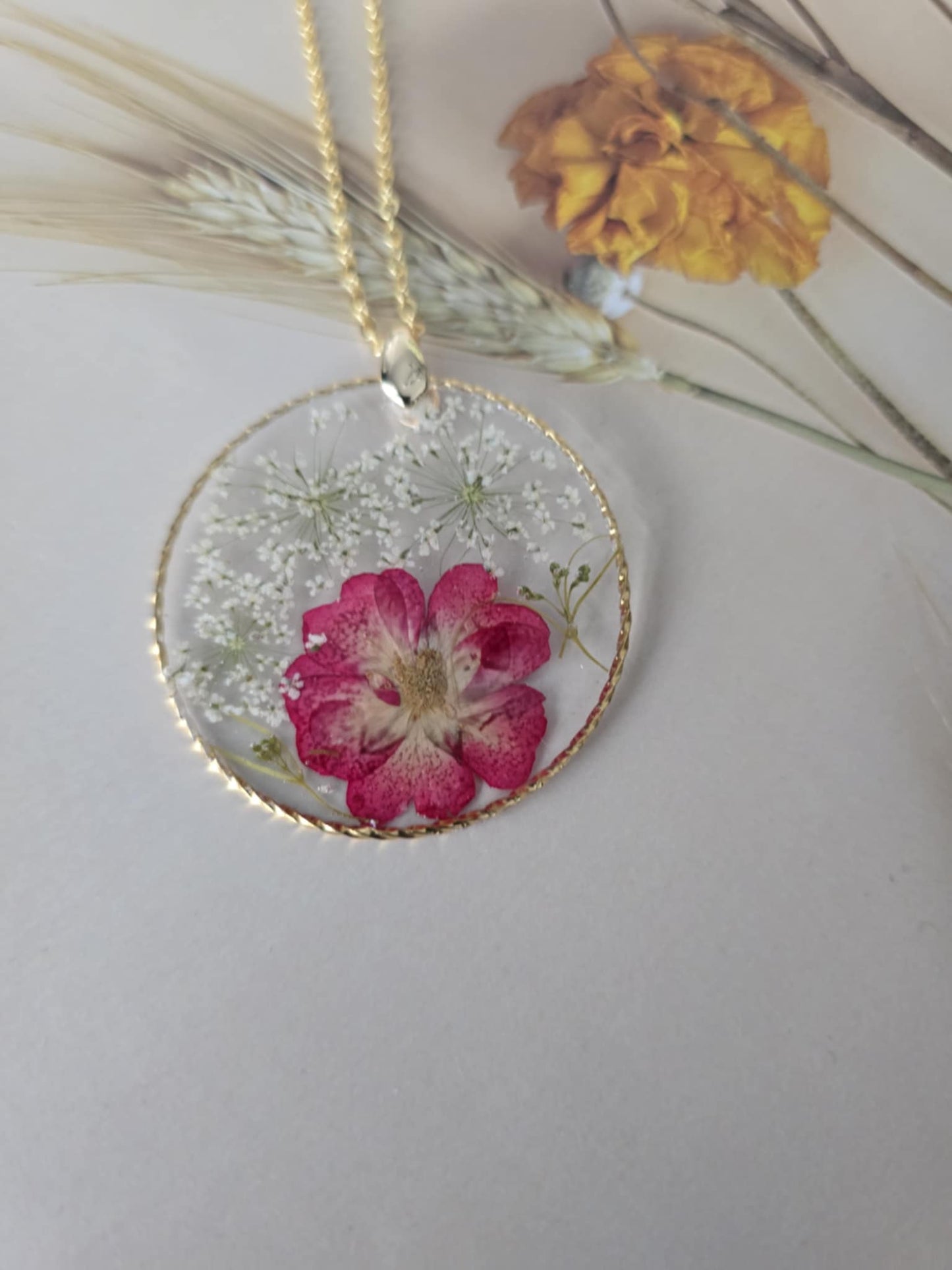 Pendentif floral sincérité