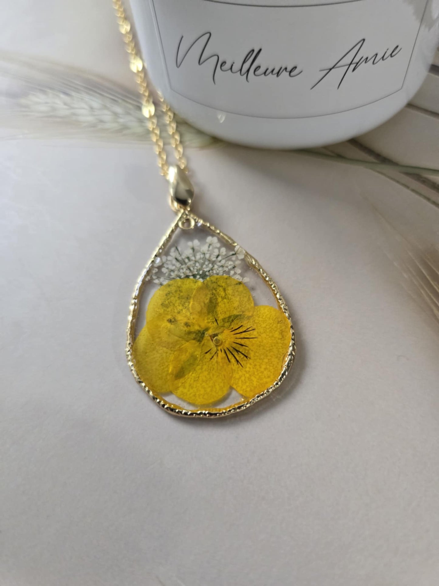 Pendentif floral une pensée pour toi
