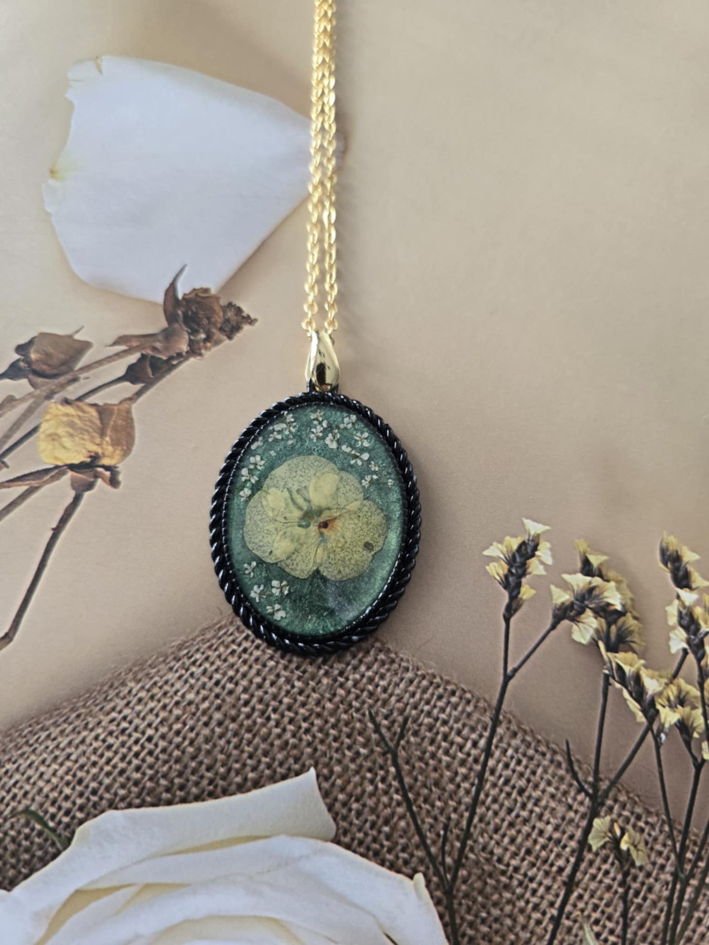 Pendentif petite pétale jaune