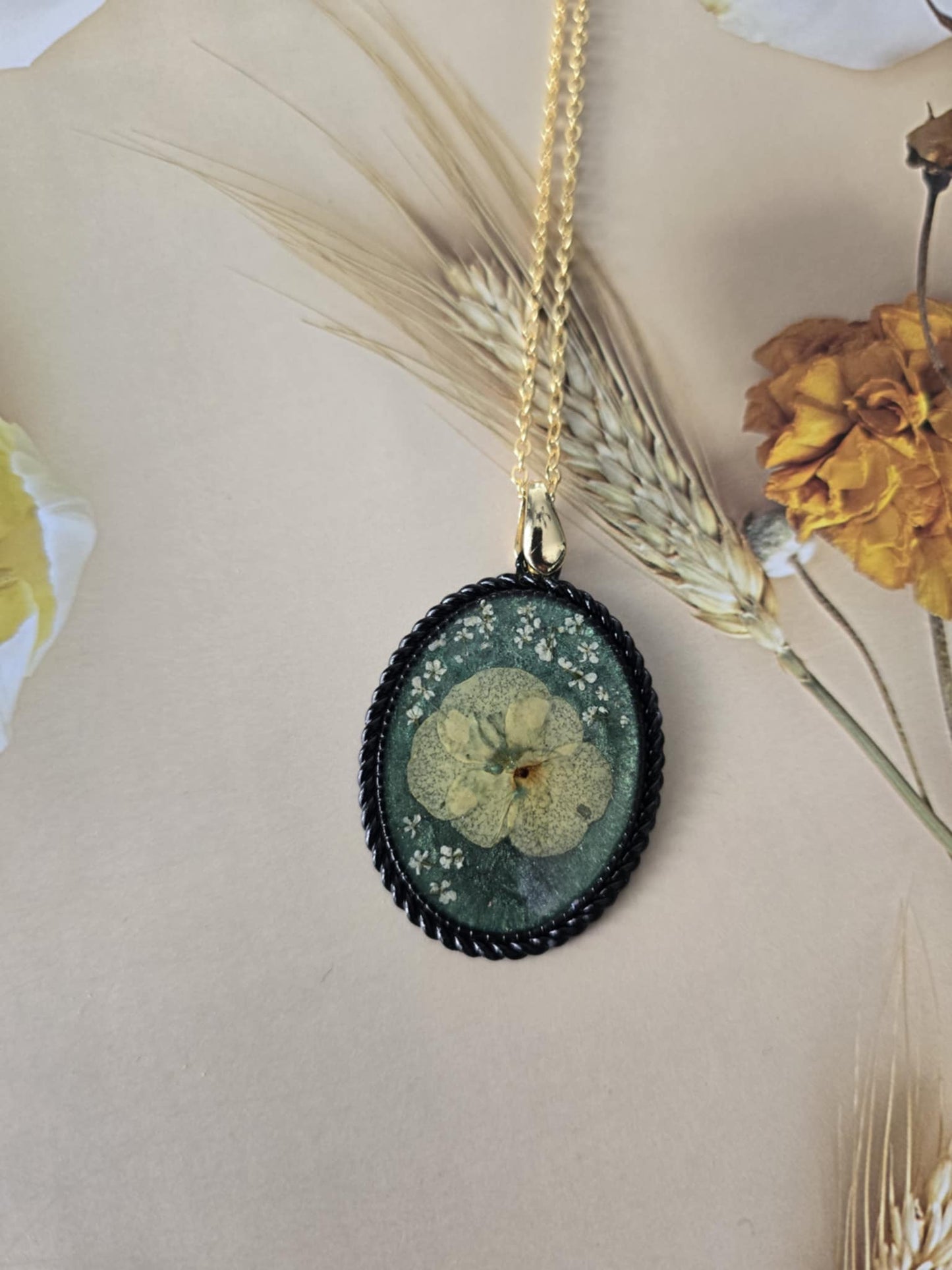 Pendentif petite pétale jaune