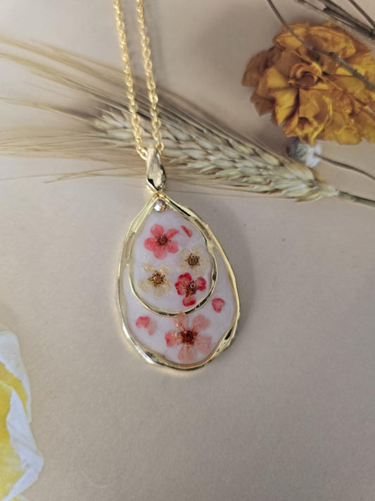 Pendentif forme de goutte envoutante florale