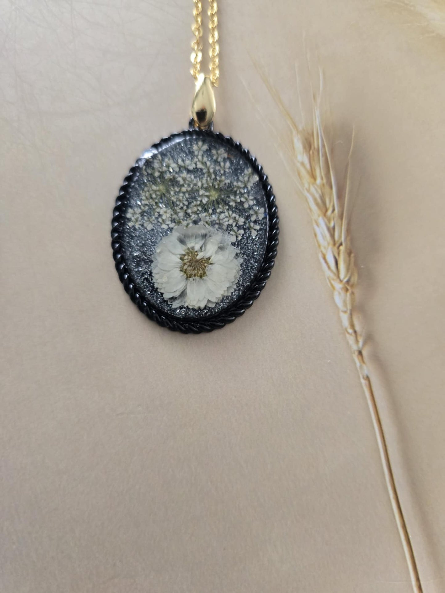 Pendentif fleur blanche nature