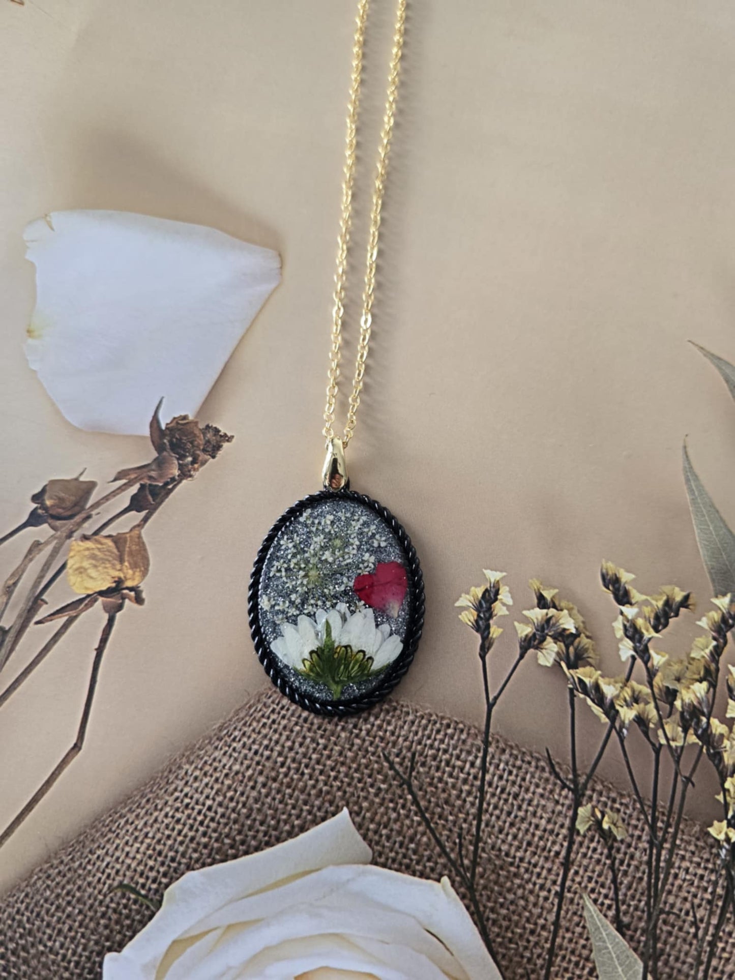 Pendentif floral brillance paillette