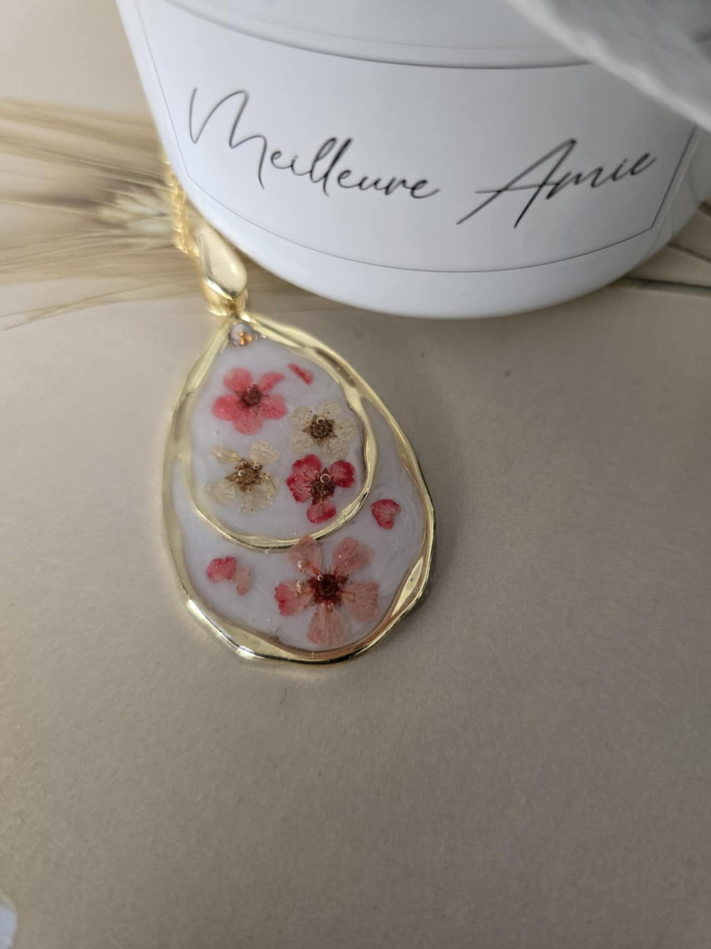 Pendentif forme de goutte envoutante florale