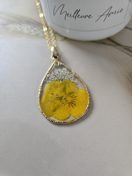 Pendentif floral une pensée pour toi